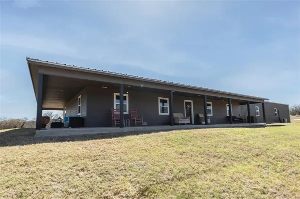 2216 N Greenbrier Road, Nocona, TX 76255