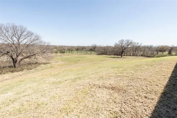 2216 N Greenbrier Road, Nocona, TX 76255