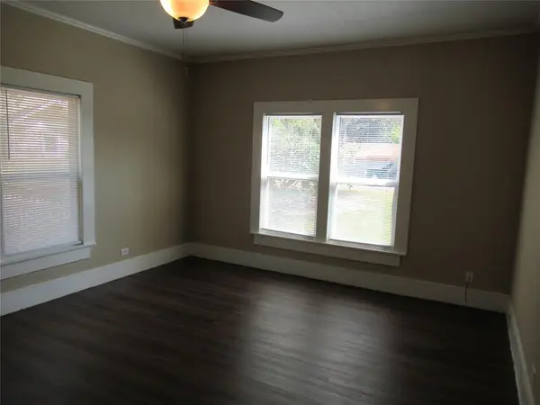 1402 Walnut Street, Commerce, TX 75428