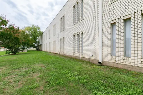 3610 W Pioneer Parkway #203, Pantego, TX 76013