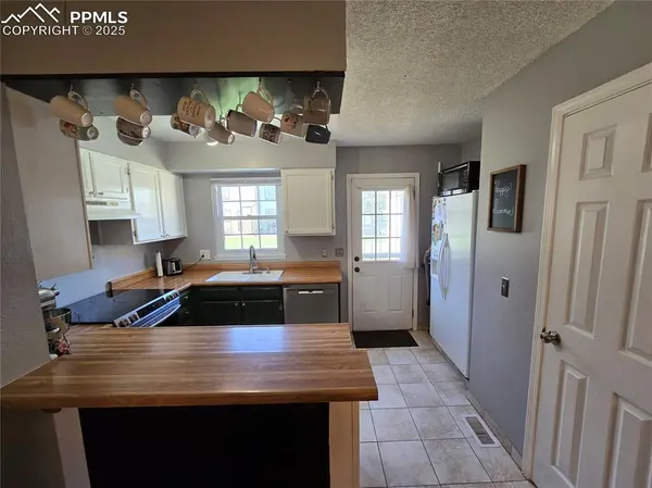 14232 E Hawaii CIR #A, Aurora, CO 80012