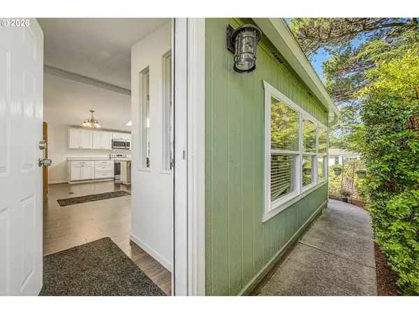 128 EVERGREEN LN, Florence, OR 97439