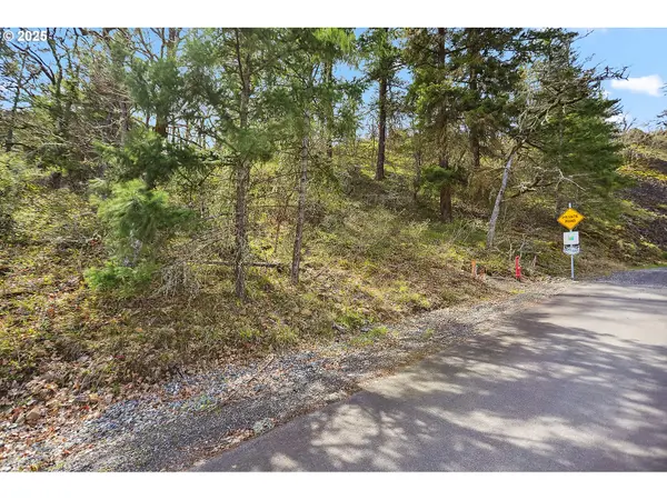 Asher Street #37, Mosier, OR 97040