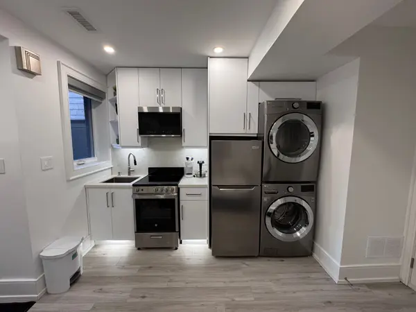 17 Hocken AVE #Lower, Toronto C02, ON M6G 2K1