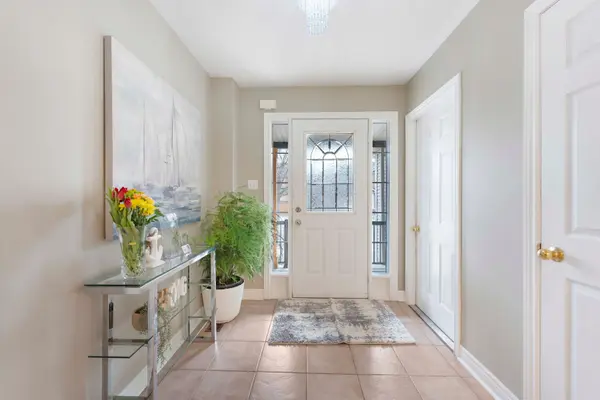 18 Reddenhurst CRES, Georgina, ON L4P 4G1