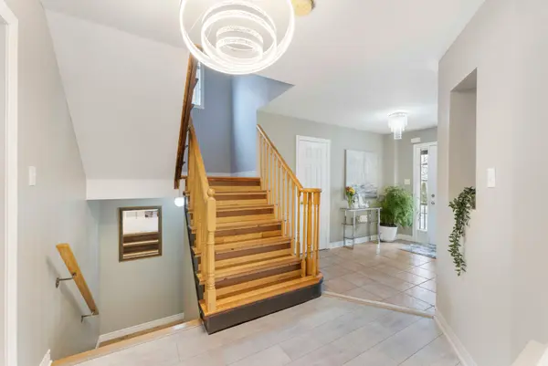 18 Reddenhurst CRES, Georgina, ON L4P 4G1