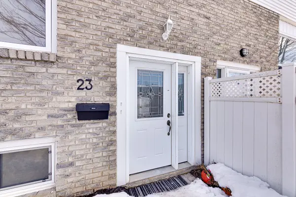 23 Carlton RD, Barrie, ON L4M 5K8