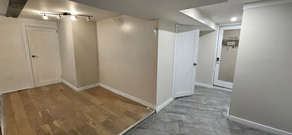 290 Morden RD #Lower Level, Oakville, ON L6K 2S5