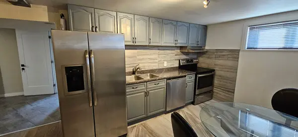 290 Morden RD #Lower Level, Oakville, ON L6K 2S5