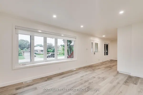 35 Cheshire DR, Toronto W08, ON M9B 2N7