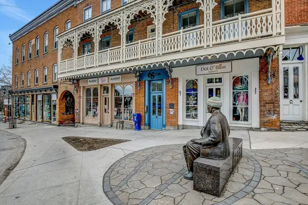 65 Mill ST #203, Mississippi Mills, ON K0A 1A0