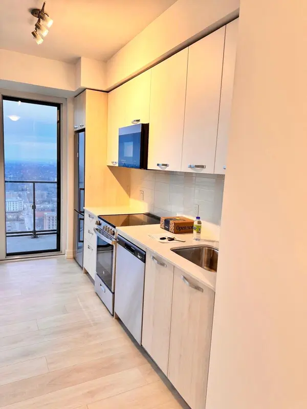 75 James ST S #2706, Hamilton, ON L8P 4V8