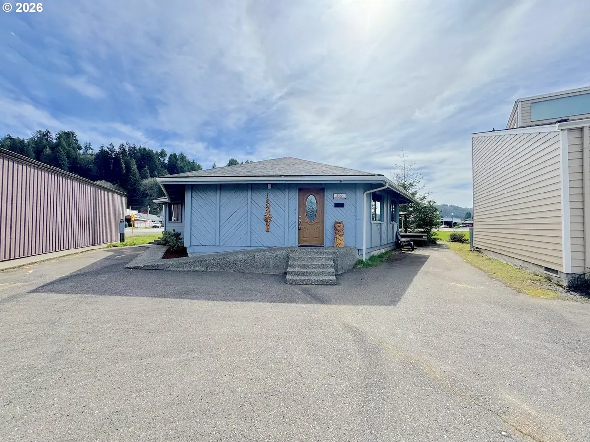 566 GREENWOOD AVE, Reedsport, OR 97467