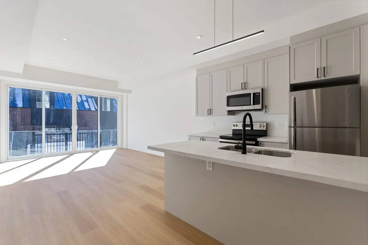 55 Harriet ST #B, Toronto E01, ON M4L 2G1