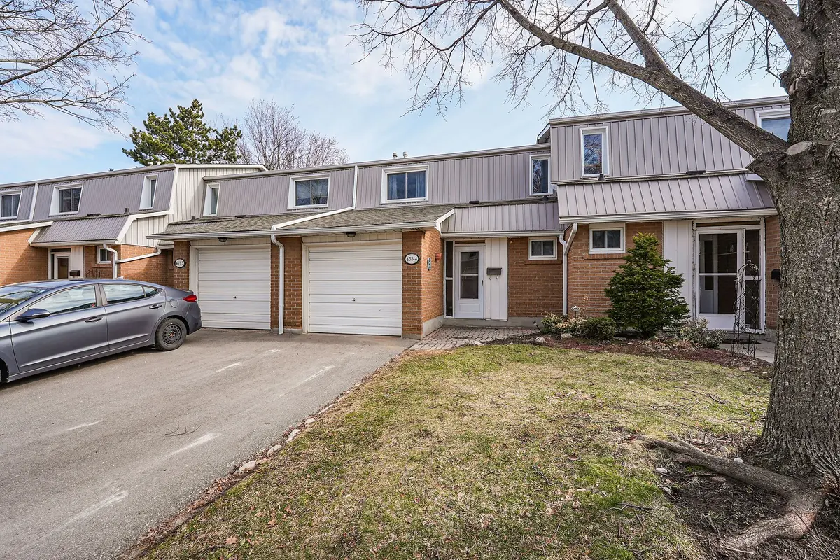 453 Woodview RD #4, Burlington, ON L7N 2Z9