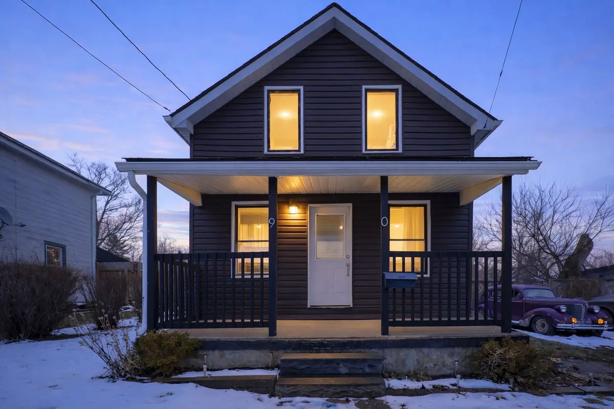 90 Palace RD, Greater Napanee, ON K7R 3B3