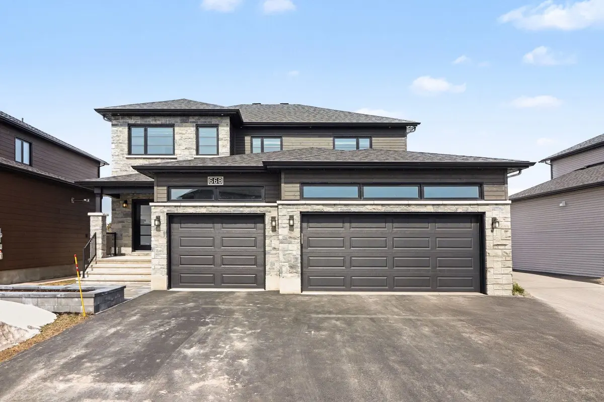 668 Geneva CRES, Russell, ON K0A 1W0