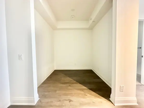 2 Erskine RD #2508, Mississauga, ON L5B 0S1