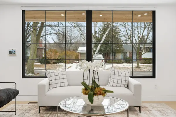 5135 Mulberry DR, Burlington, ON L7L 3P5