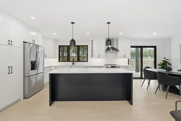 5135 Mulberry DR, Burlington, ON L7L 3P5