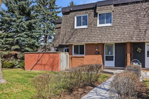 587 Timber LN, Burlington, ON L7L 4B1