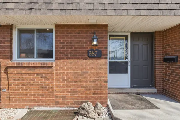 587 Timber LN, Burlington, ON L7L 4B1