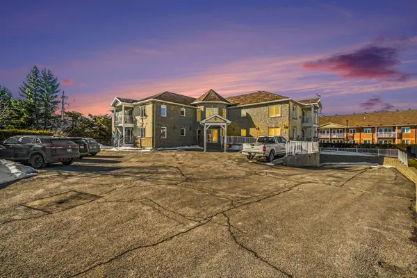 32 De La Croisee ST #Unit 204, Russell, ON K0A 1W0