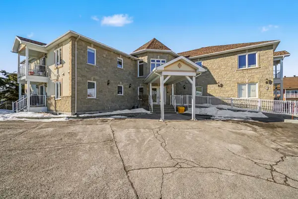 32 De La Croisee ST #Unit 204, Russell, ON K0A 1W0