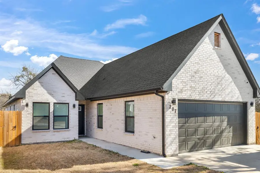 207 S James Street, Alvarado, TX 76009