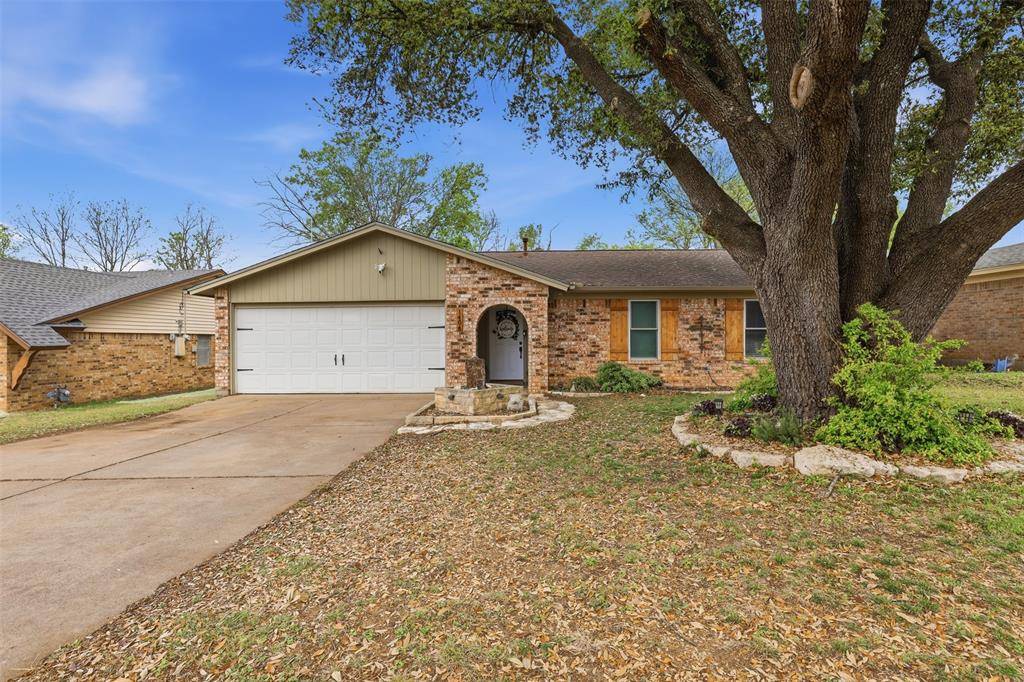 1404 Mimosa Street, Cleburne, TX 76033