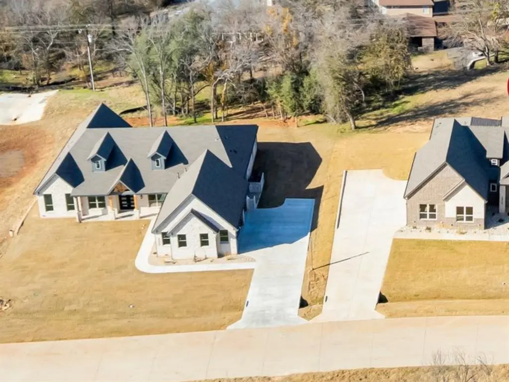 2420 Candlestick Drive, Granbury, TX 76049