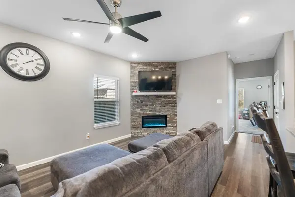 207 S James Street, Alvarado, TX 76009