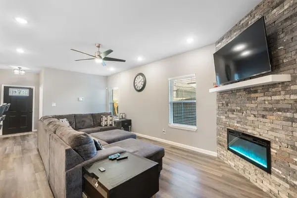 207 S James Street, Alvarado, TX 76009