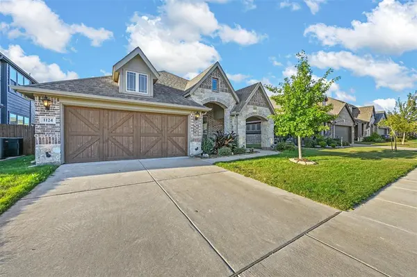 1124 Raptor Road, Alvarado, TX 76009