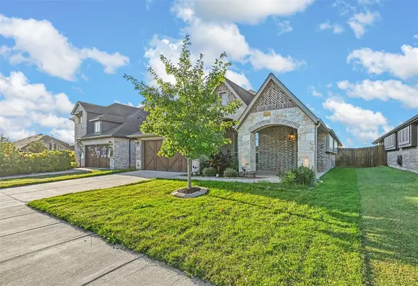 1124 Raptor Road, Alvarado, TX 76009