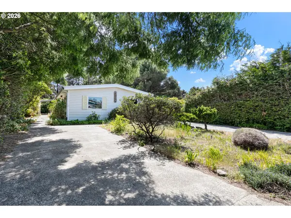 1600 RHODODENDRON DR #429, Florence, OR 97439