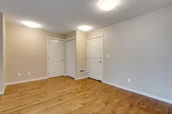 304 Cranberry PARK SE #106, Calgary, AB T3M 1W2