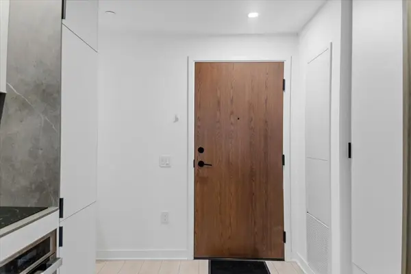 55 Charles ST E #3808, Toronto C08, ON M4Y 0J1