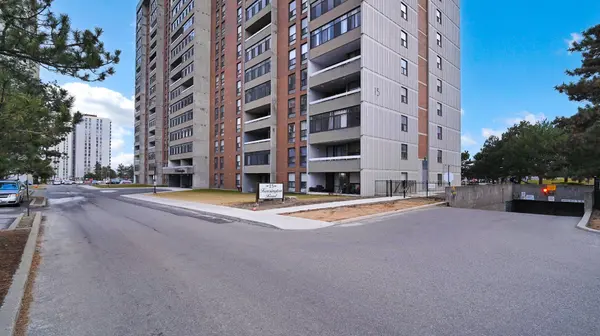 15 Kensington RD #1112, Brampton, ON L6T 3W2