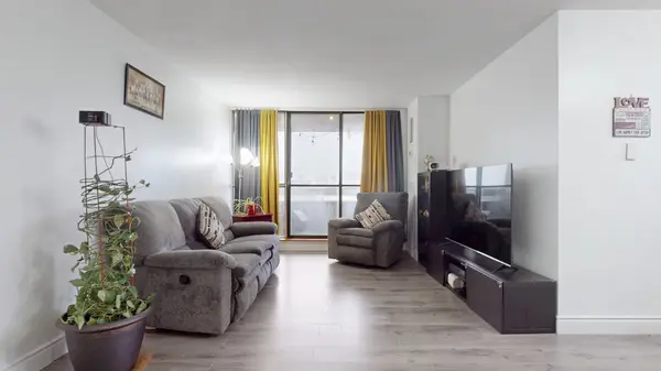 15 Kensington RD #1112, Brampton, ON L6T 3W2