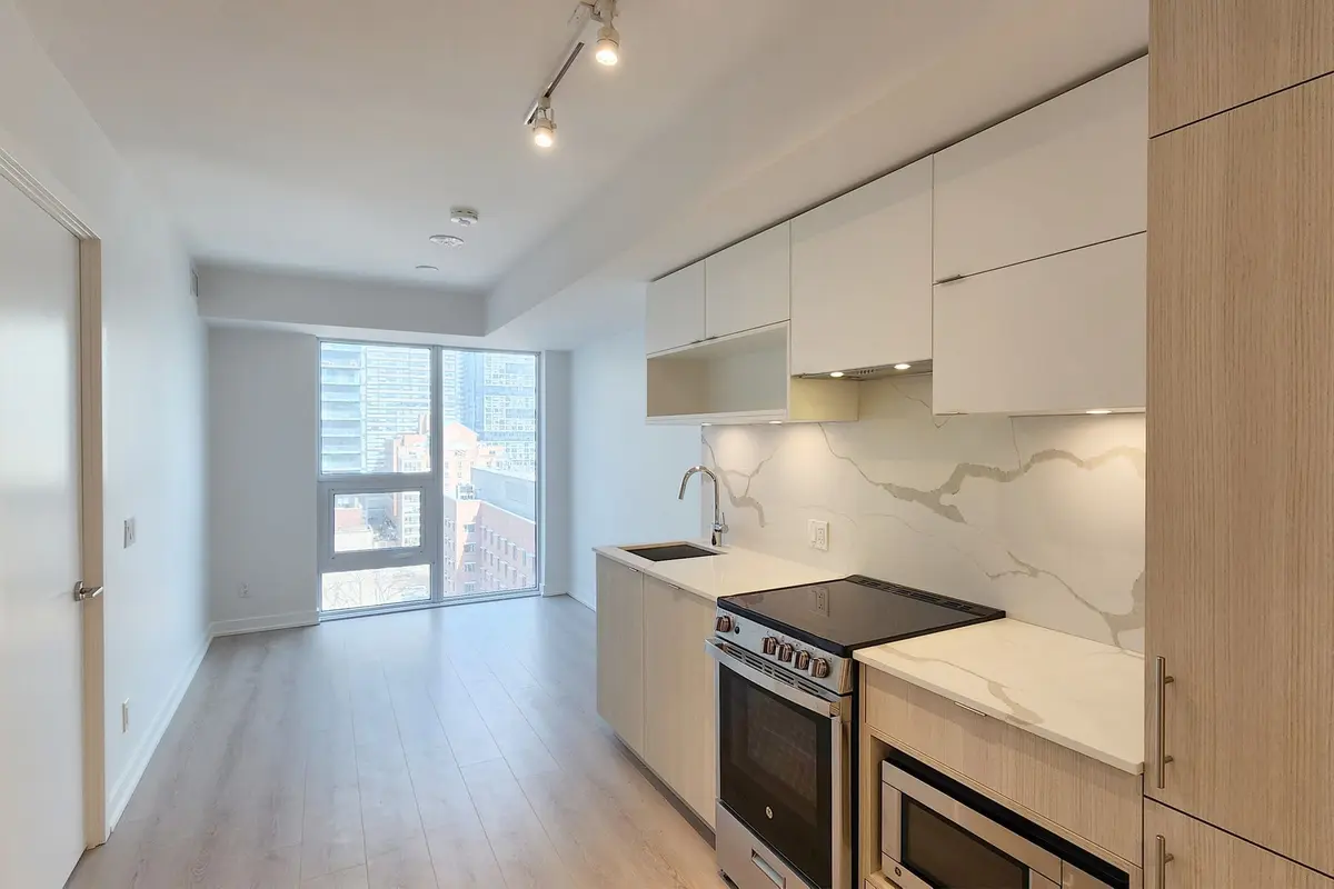 100 Queen ST E #1201, Toronto C08, ON M5C 0B5