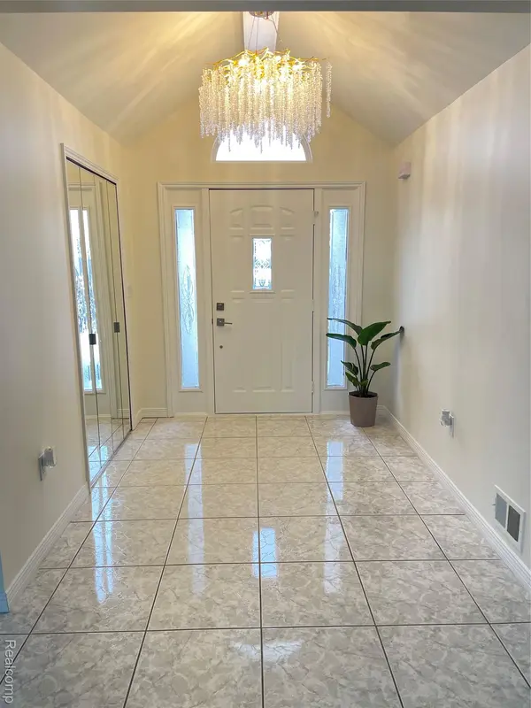 50531 Princeton DR, Macomb Township, MI 48044