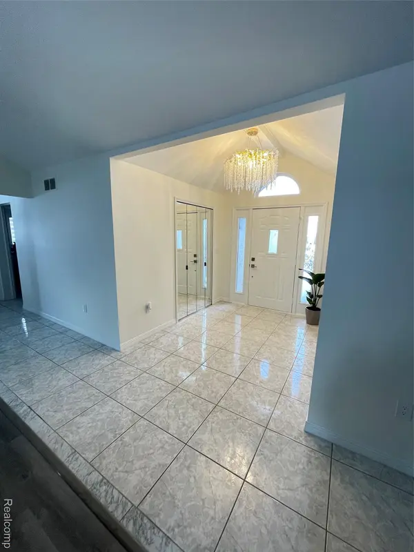 50531 Princeton DR, Macomb Township, MI 48044