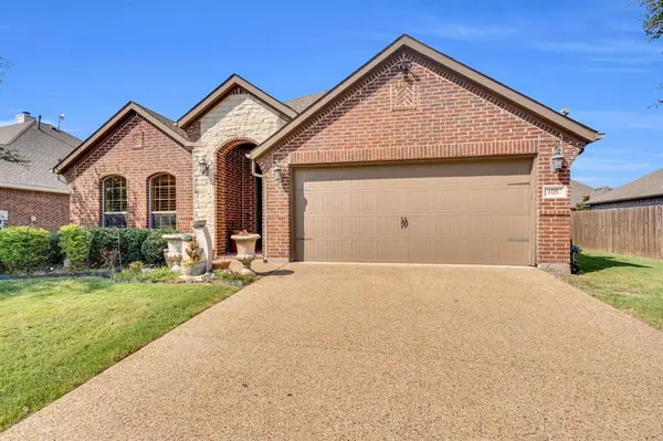 105 Manor Lane, Waxahachie, TX 75165