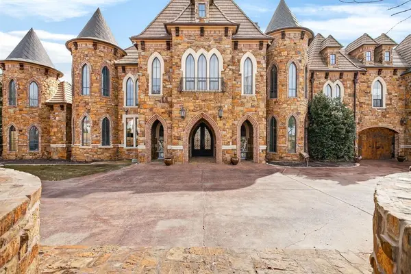 9553 Bella Terra Drive, Fort Worth, TX 76126