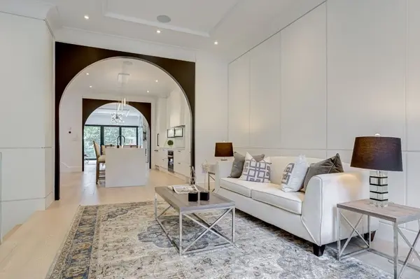 119 Glengrove AVE W, Toronto C04, ON M4R 1P1