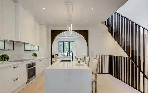 119 Glengrove AVE W, Toronto C04, ON M4R 1P1