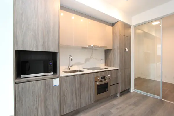 180 Front ST E #3307, Toronto C08, ON M5A 0A9