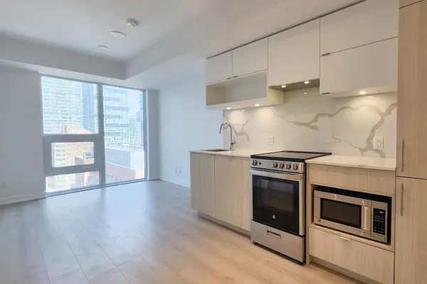 100 Queen ST E #1201, Toronto C08, ON M5C 0B5