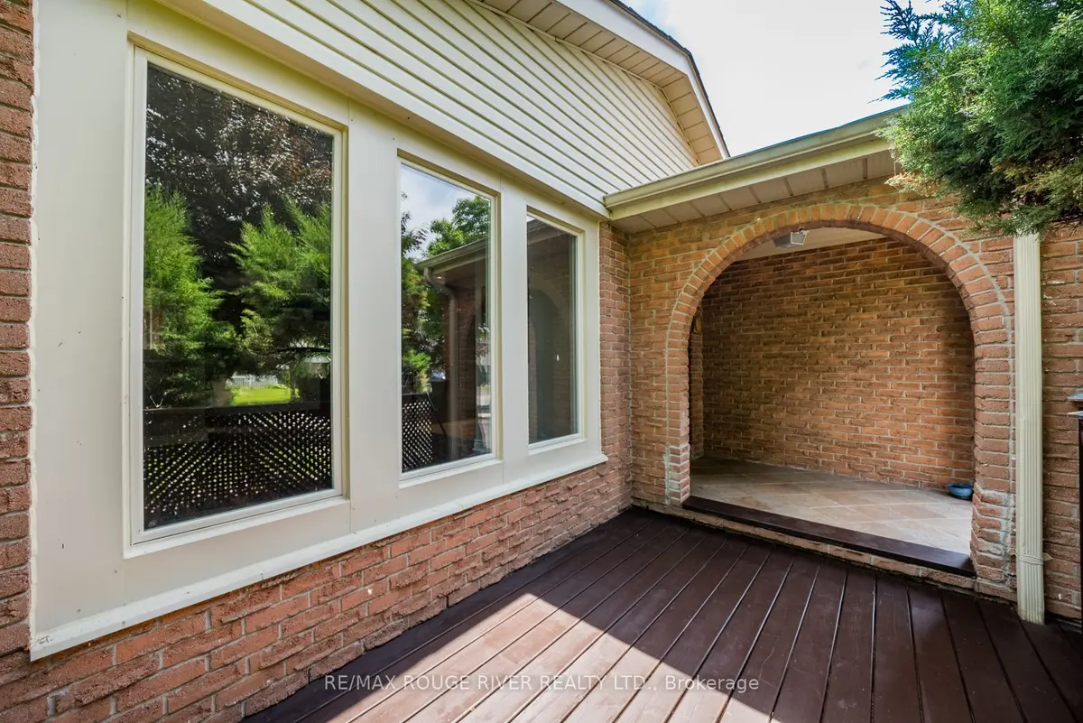 3 Swanston CRES, Ajax, ON L1S 3J5